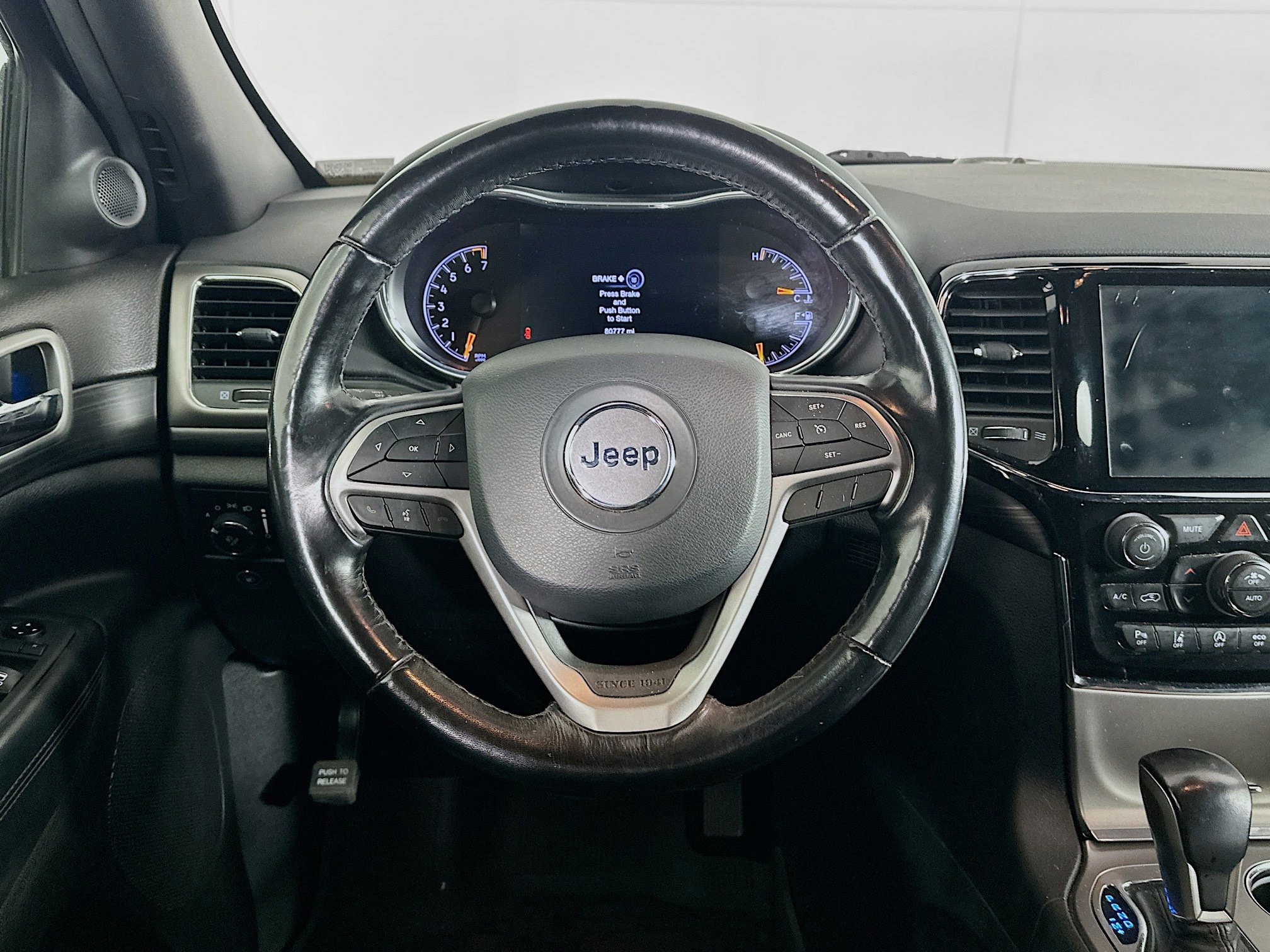 Used 2020 Jeep Grand Cherokee Laredo w/ Laredo X Package image 18