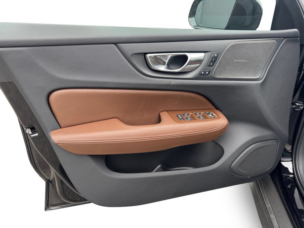 New 2026 Volvo V60 B5 Cross Country Plus w/ Protection Package Premier AWD/4WD image 9
