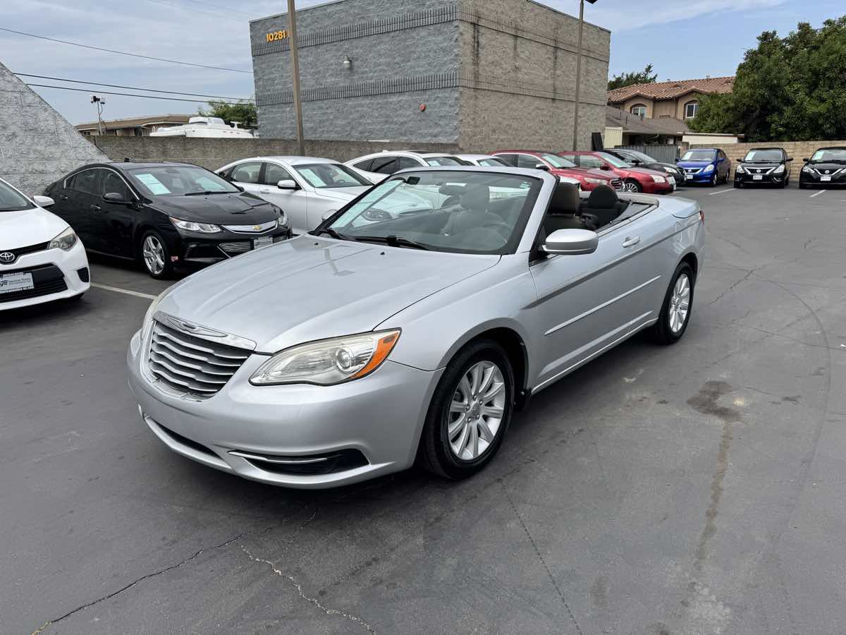 Used 2011 Chrysler 200 Touring FWD image 13