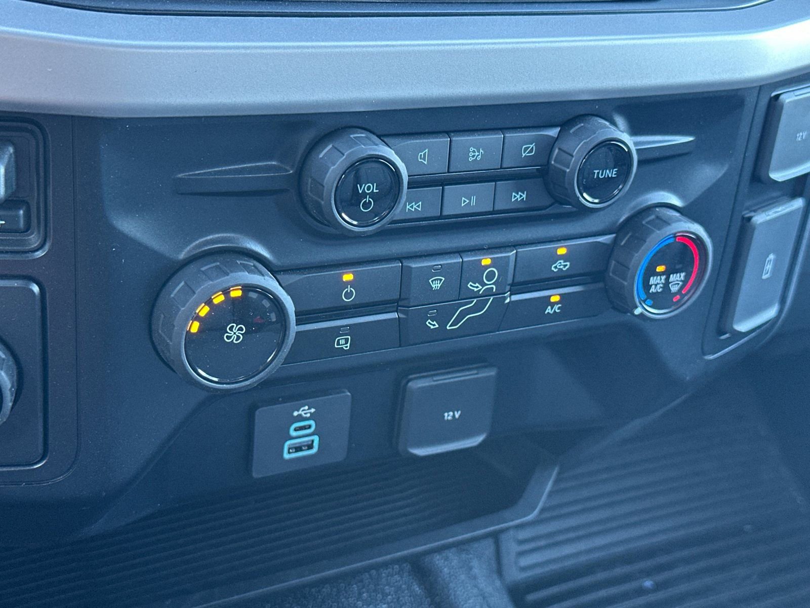 Used 2024 Ford F550 2WD Regular Cab Super Duty w/ XL Chrome Package image 21