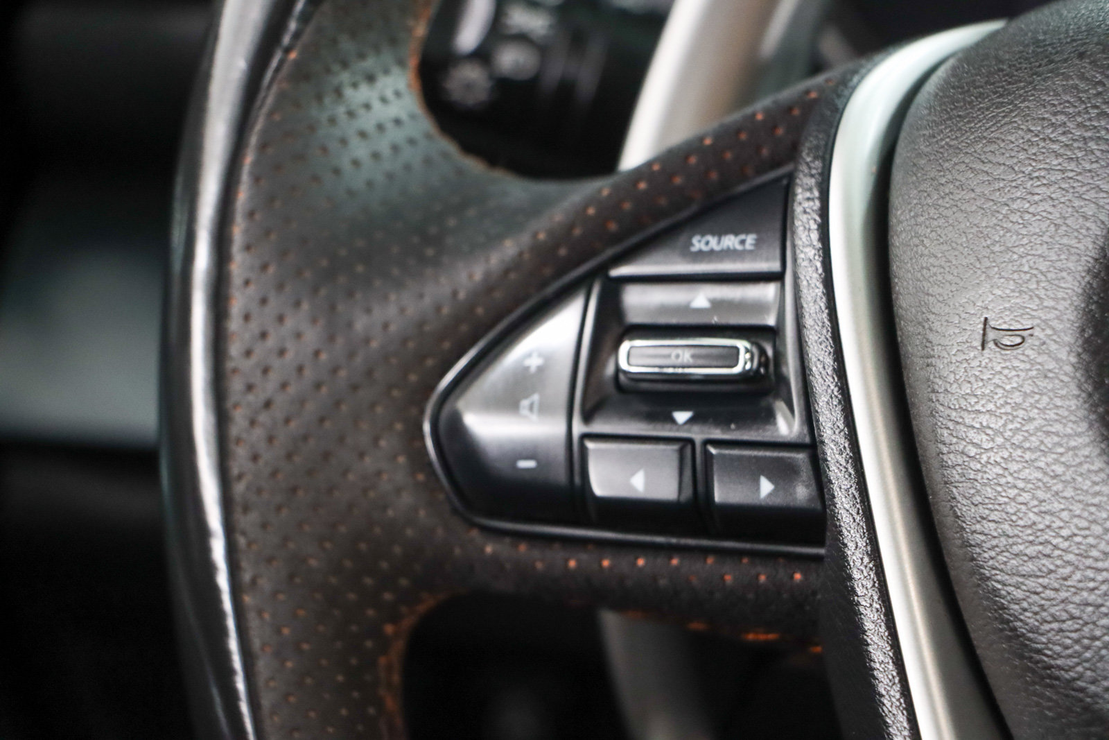 Used 2023 Nissan Maxima SR w/ Sport Mat Group FWD image 13