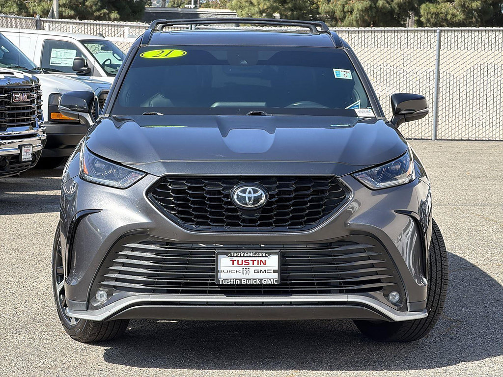 Used 2021 Toyota Highlander XSE FWD image 2