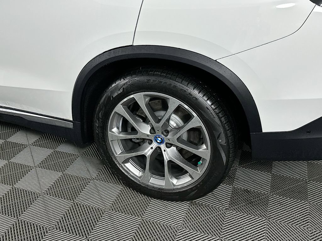 Used 2025 BMW X5 xDrive50e image 39