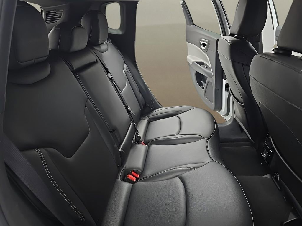Used 2025 Jeep Compass Limited image 18