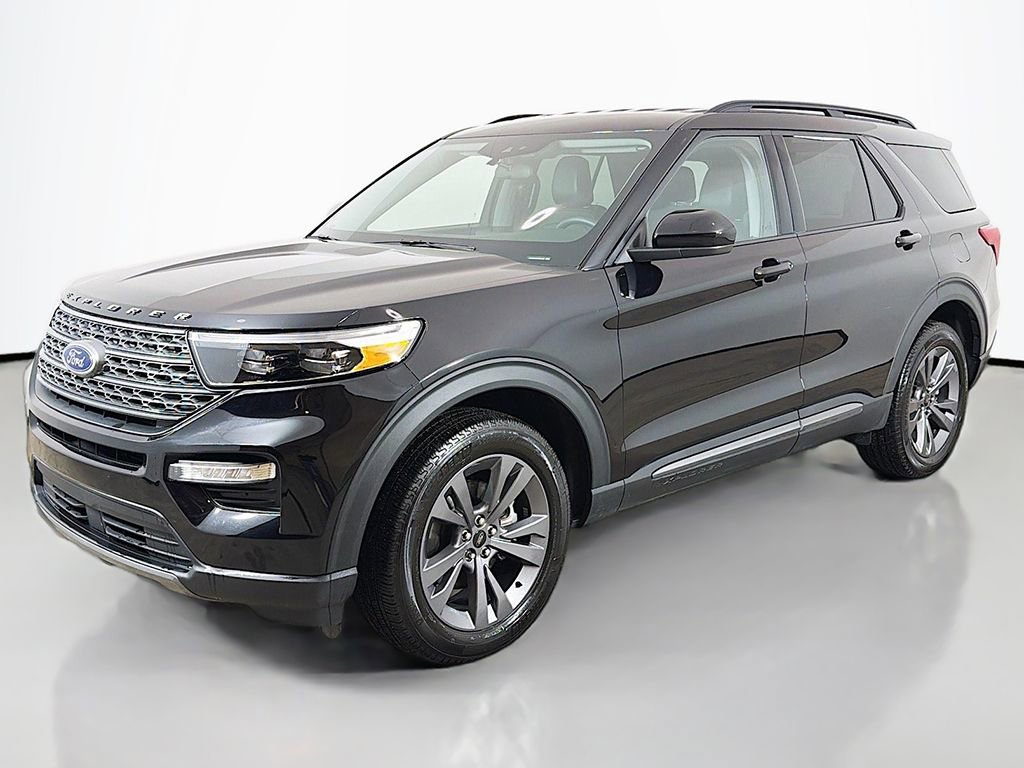 Used 2023 Ford Explorer XLT w/ Equipment Group 202A AWD/4WD image 9