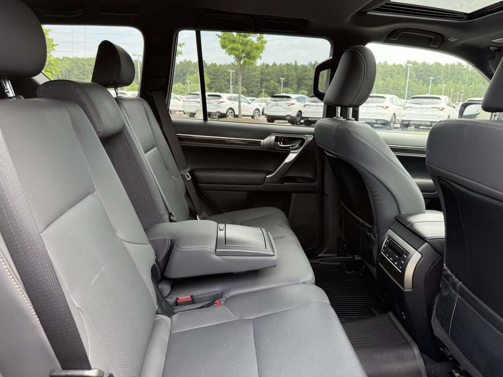 Used 2023 Lexus GX 460 Premium w/ Premium Package AWD/4WD image 16
