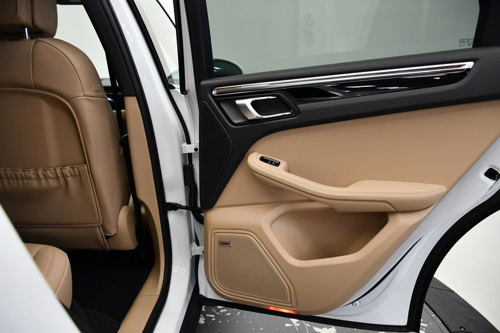 Certified 2025 Porsche Macan image 50