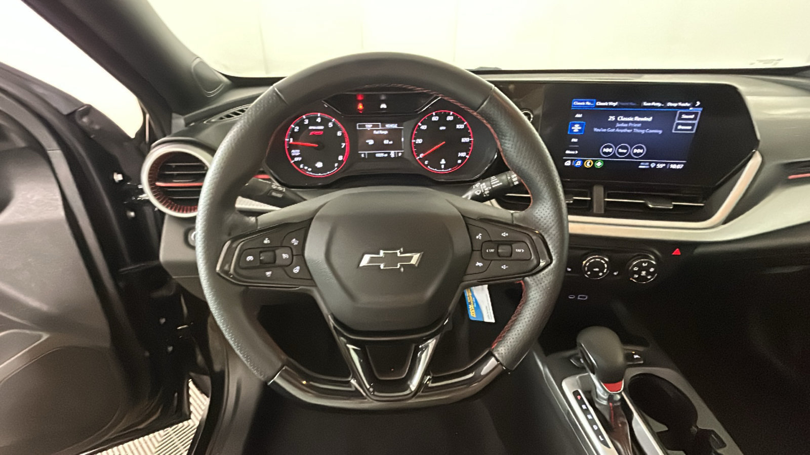 Used 2025 Chevrolet Trax RS w/ Sunroof Package FWD image 18