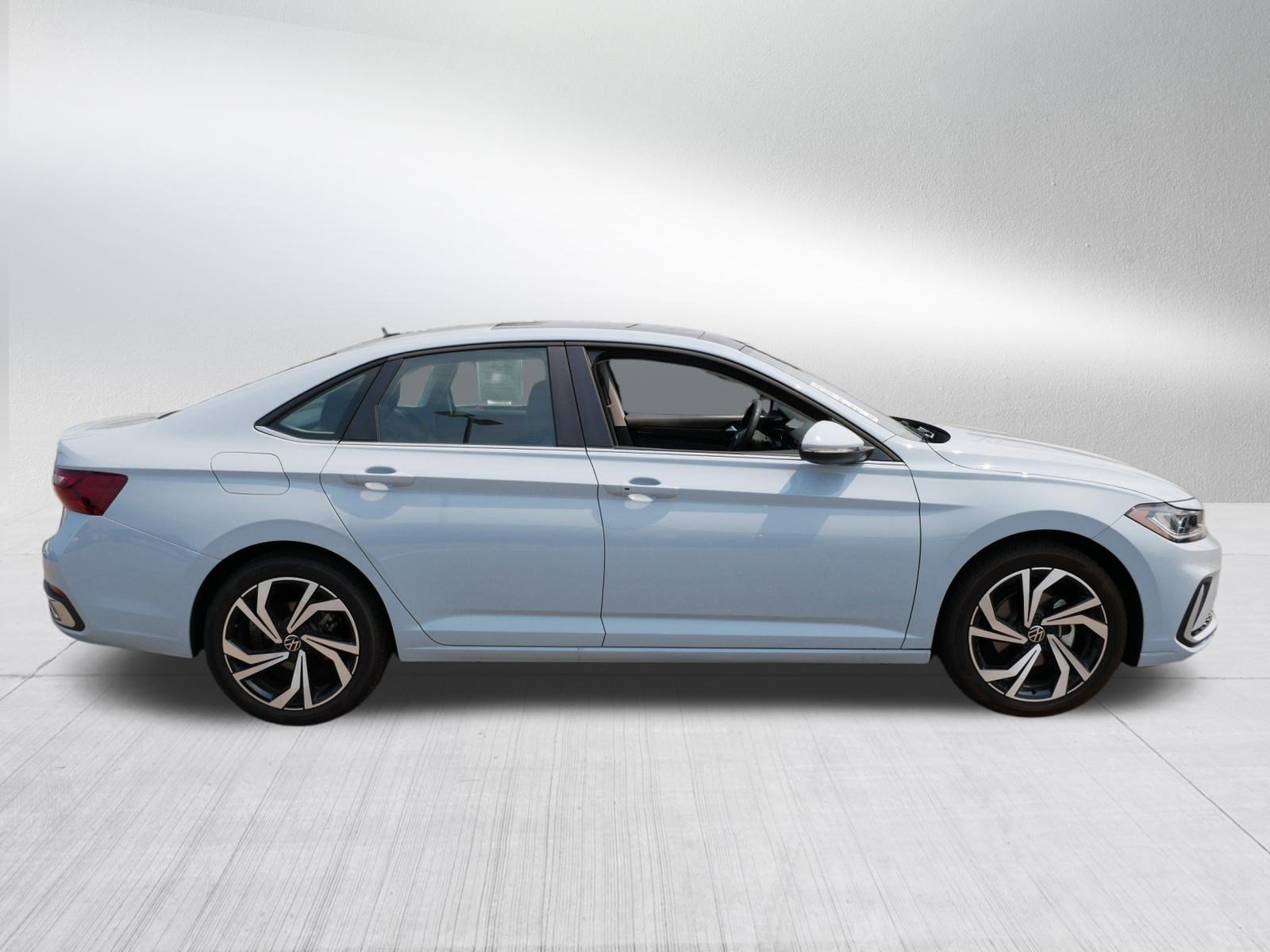Used 2026 Volkswagen Jetta SEL FWD image 8