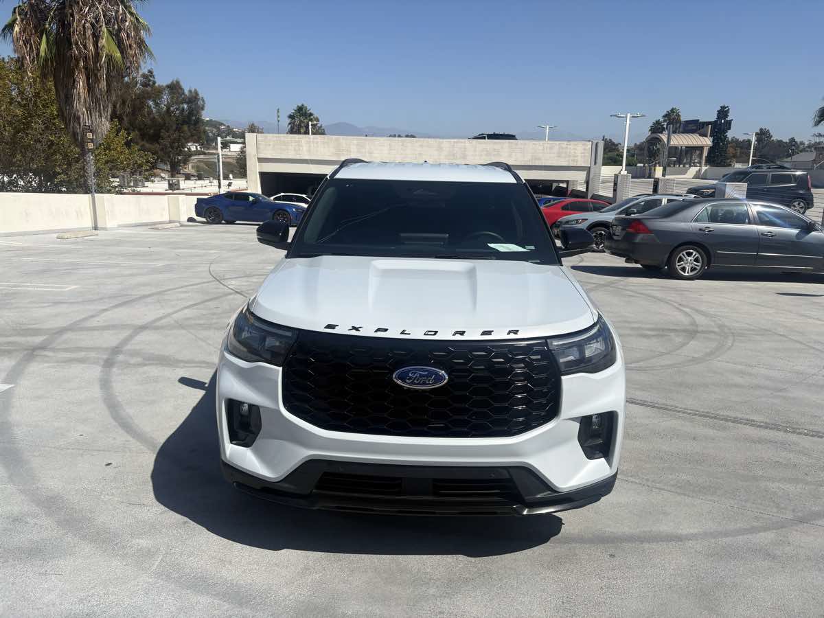 Used 2026 Ford Explorer ST-Line w/ ST-Line Street Pack RWD image 8