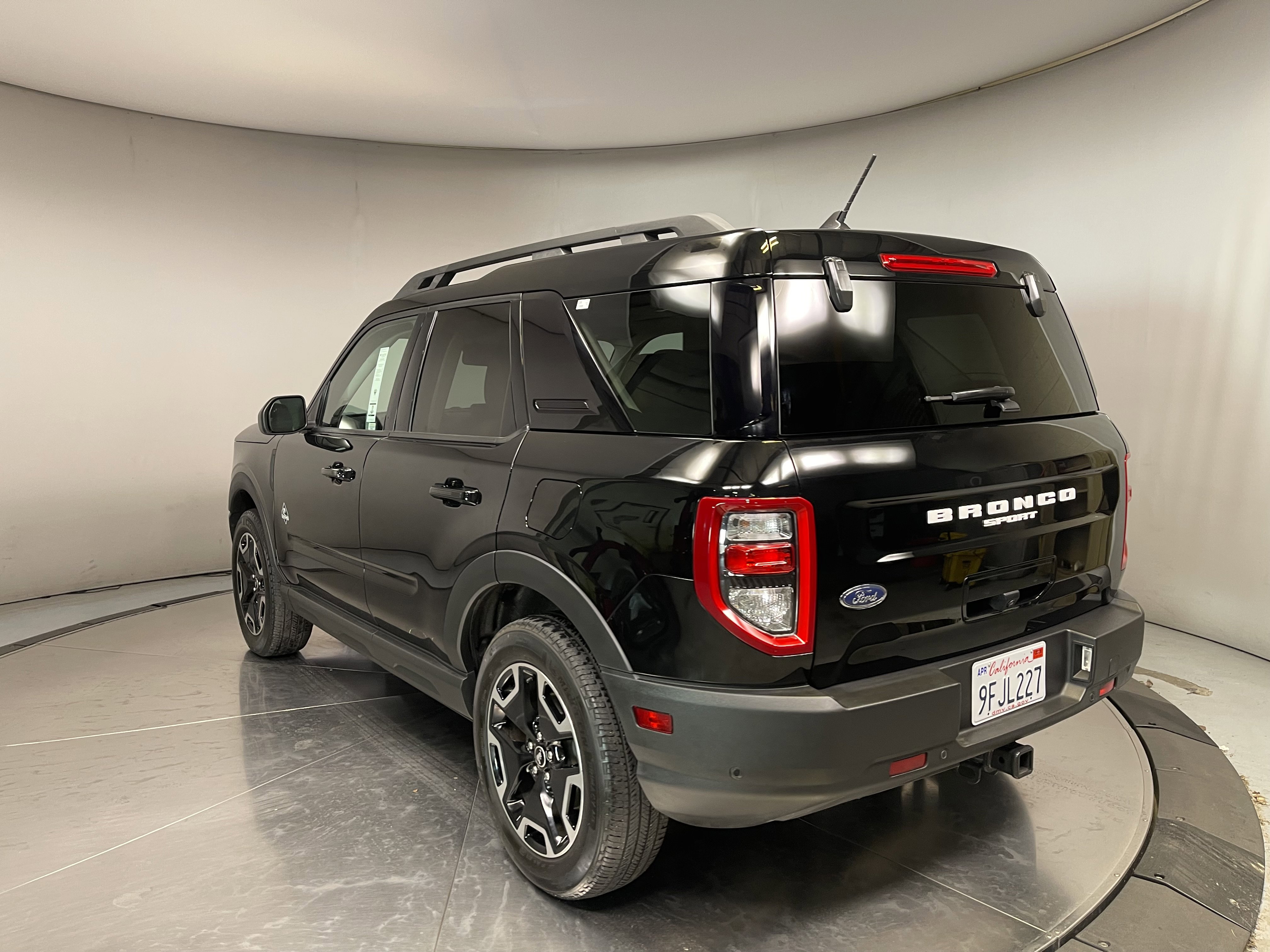 Used 2023 Ford Bronco Sport Outer Banks w/ Tech Package image 3