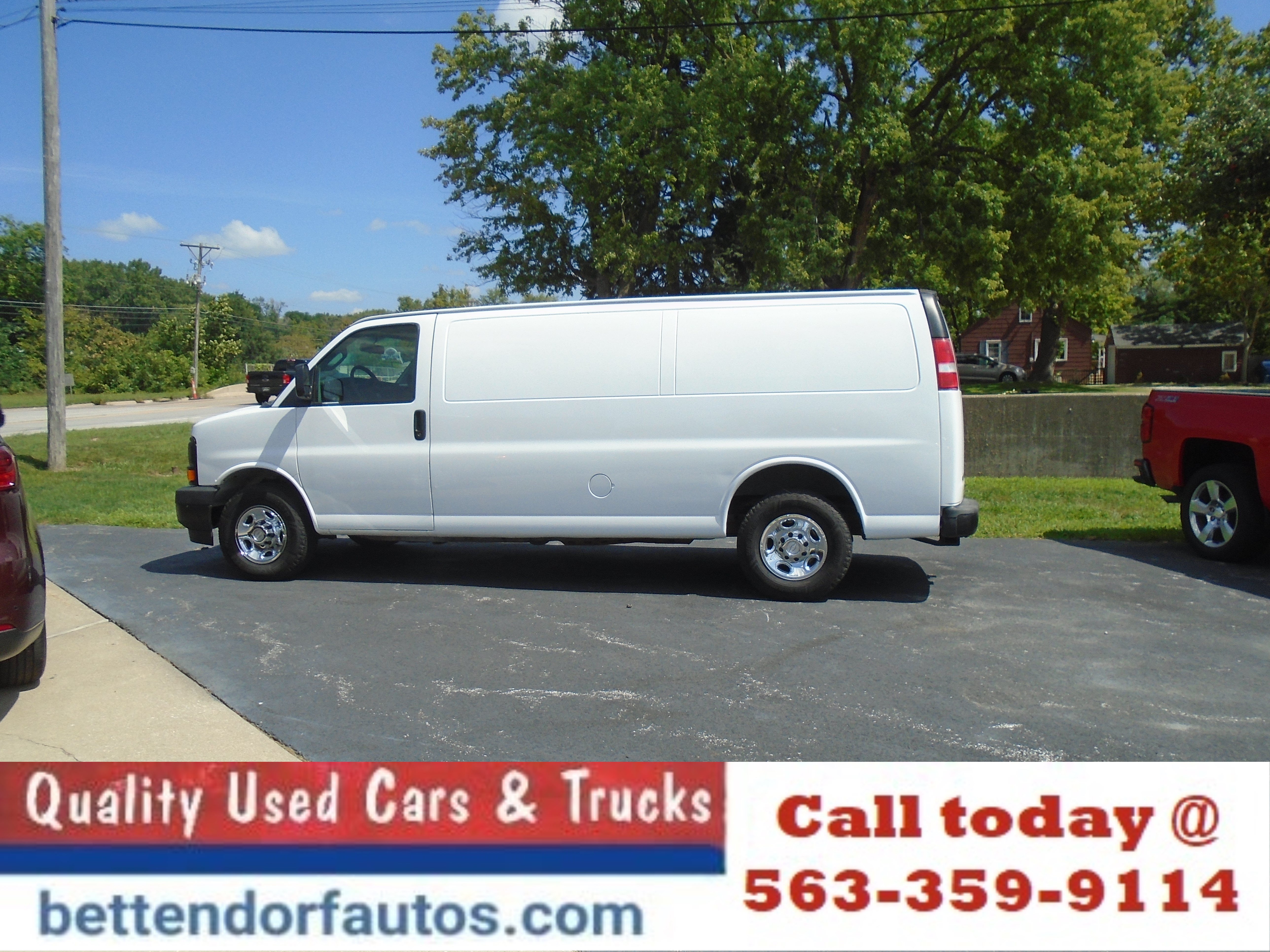 Used 2017 Chevrolet Express 3500 Extended RWD image 1