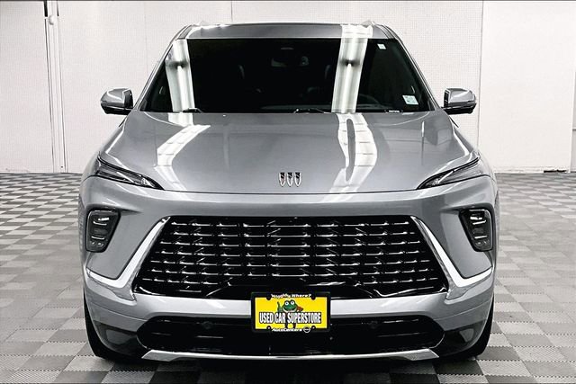 Used 2025 Buick Enclave Avenir FWD image 4