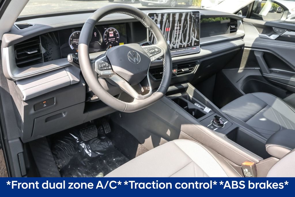 Used 2025 Volkswagen Tiguan SE image 4