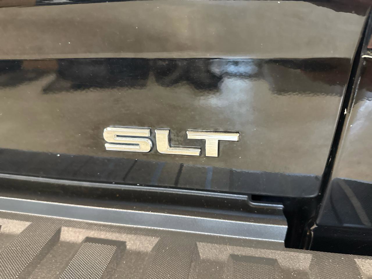 Used 2015 GMC Sierra 1500 SLT w/ SLT Crew Cab Value Package image 82