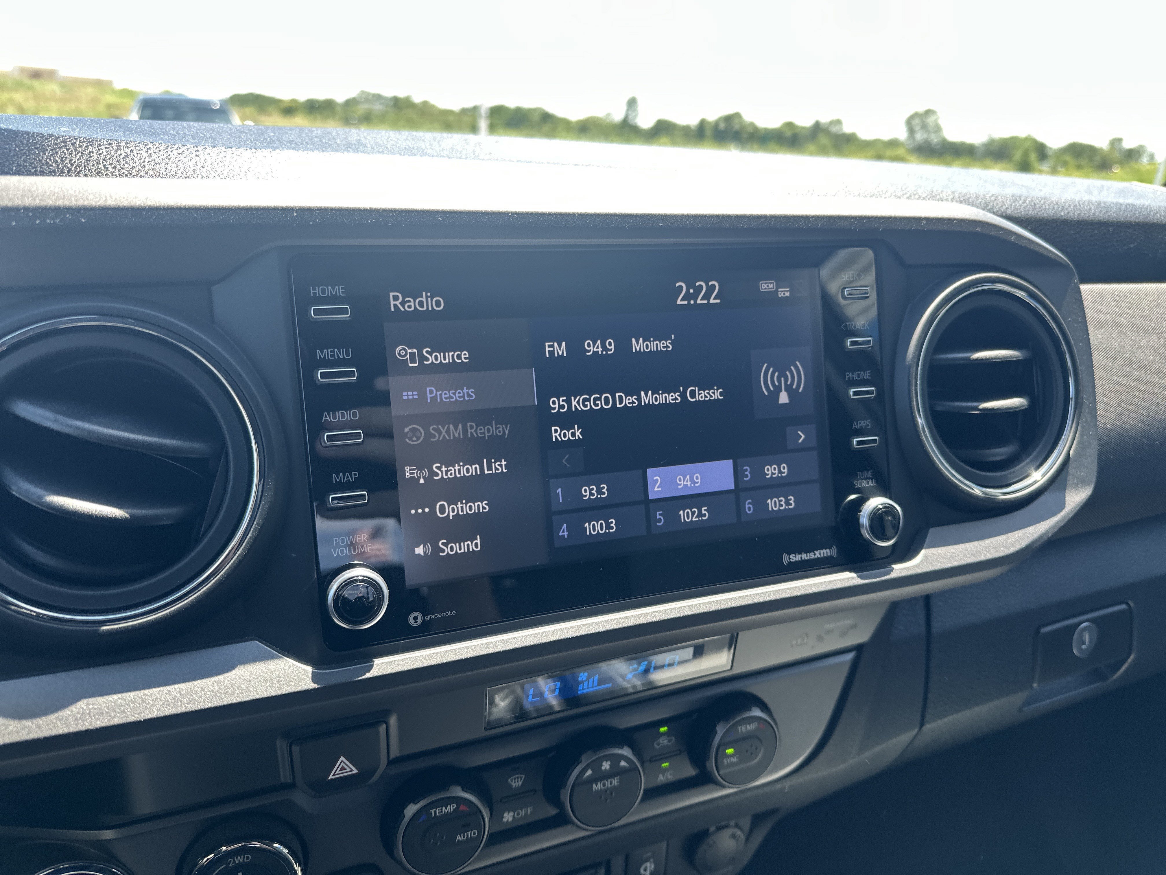 Used 2022 Toyota Tacoma TRD Sport w/ Black Out Package (TMS) AWD/4WD image 17