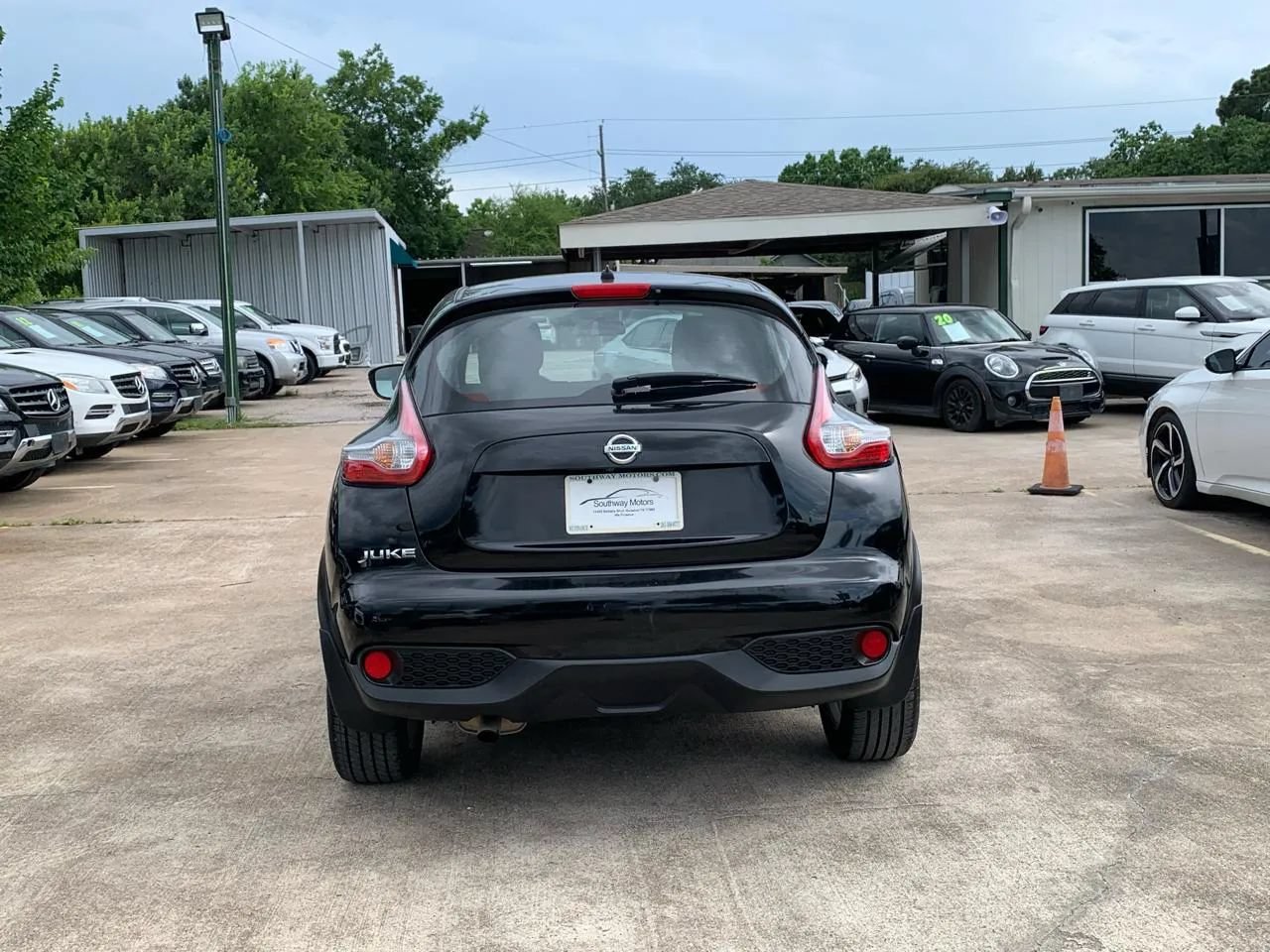 Used 2015 Nissan Juke S FWD image 6