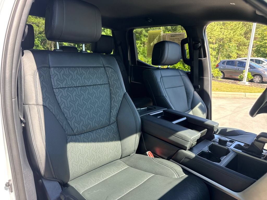 Used 2025 Toyota Tundra Limited AWD/4WD image 35