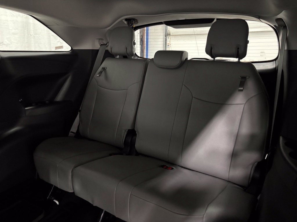 Used 2025 Toyota Sienna XLE AWD/4WD image 49
