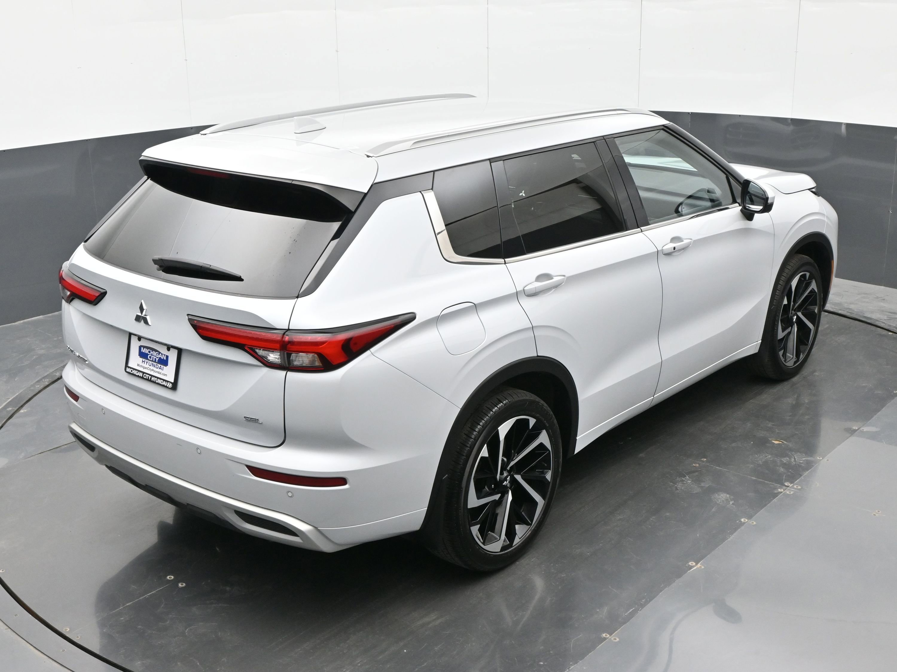 Used 2024 Mitsubishi Outlander SEL AWD/4WD image 31