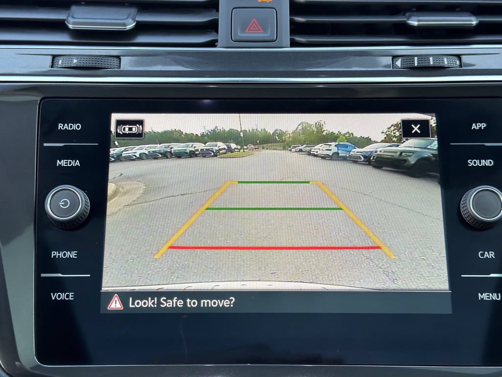 Used 2023 Volkswagen Tiguan SE w/ Panoramic Sunroof Package FWD image 27