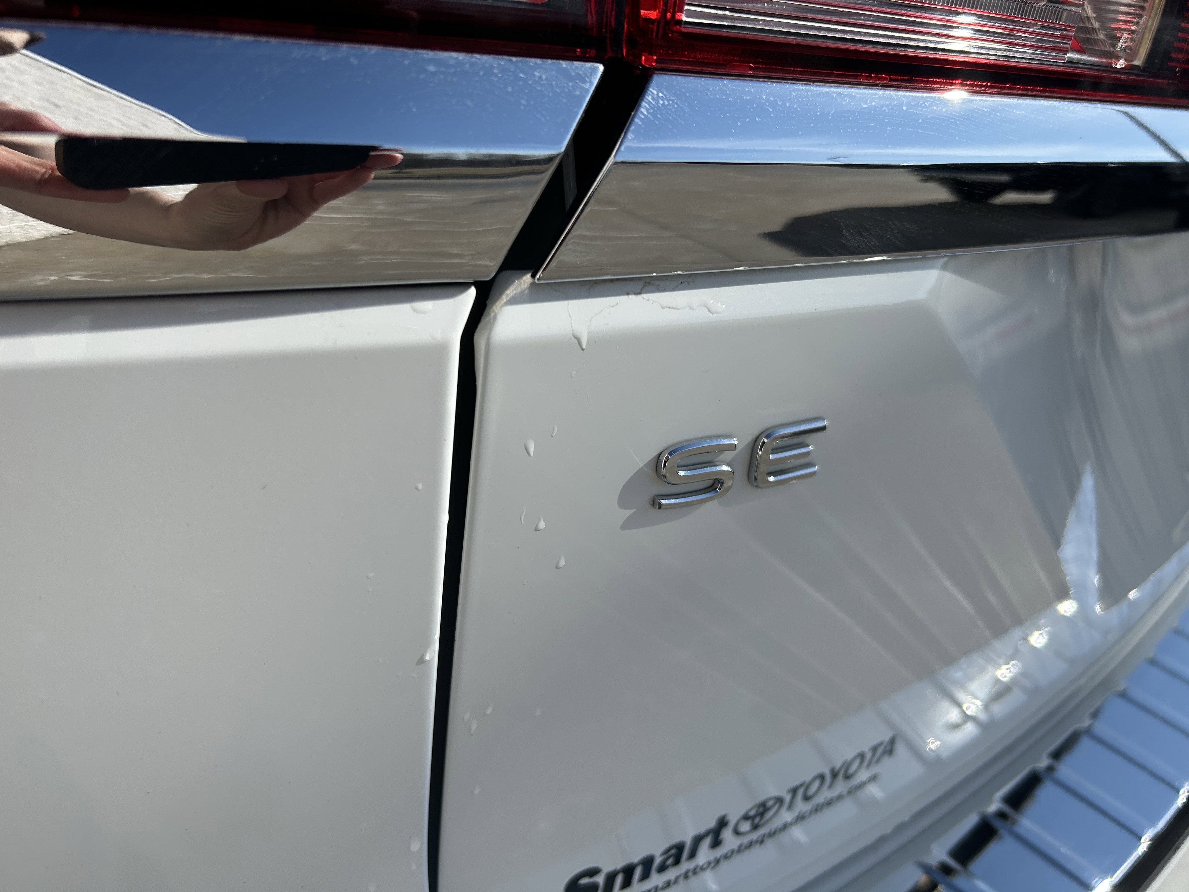 Used 2024 Volkswagen Atlas SE w/ Panoramic Sunroof Package image 13