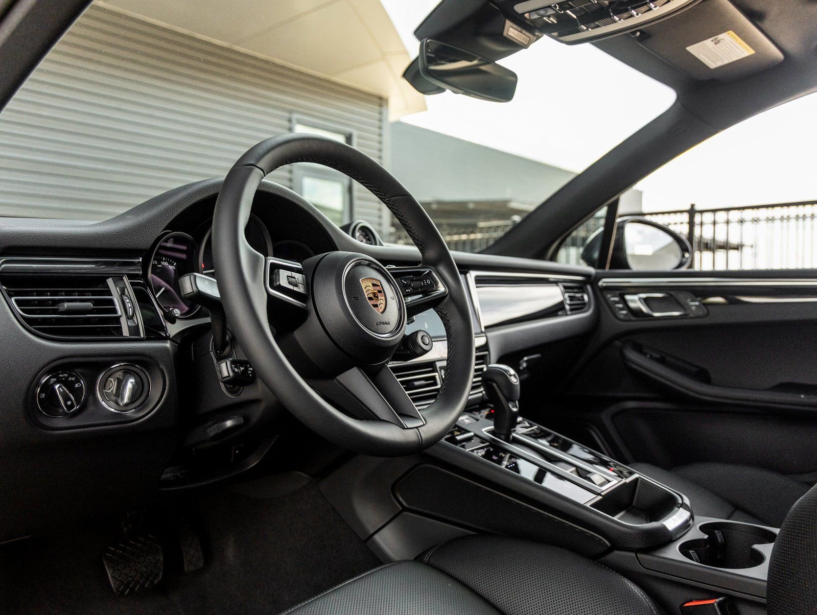 Used 2026 Porsche Macan image 4