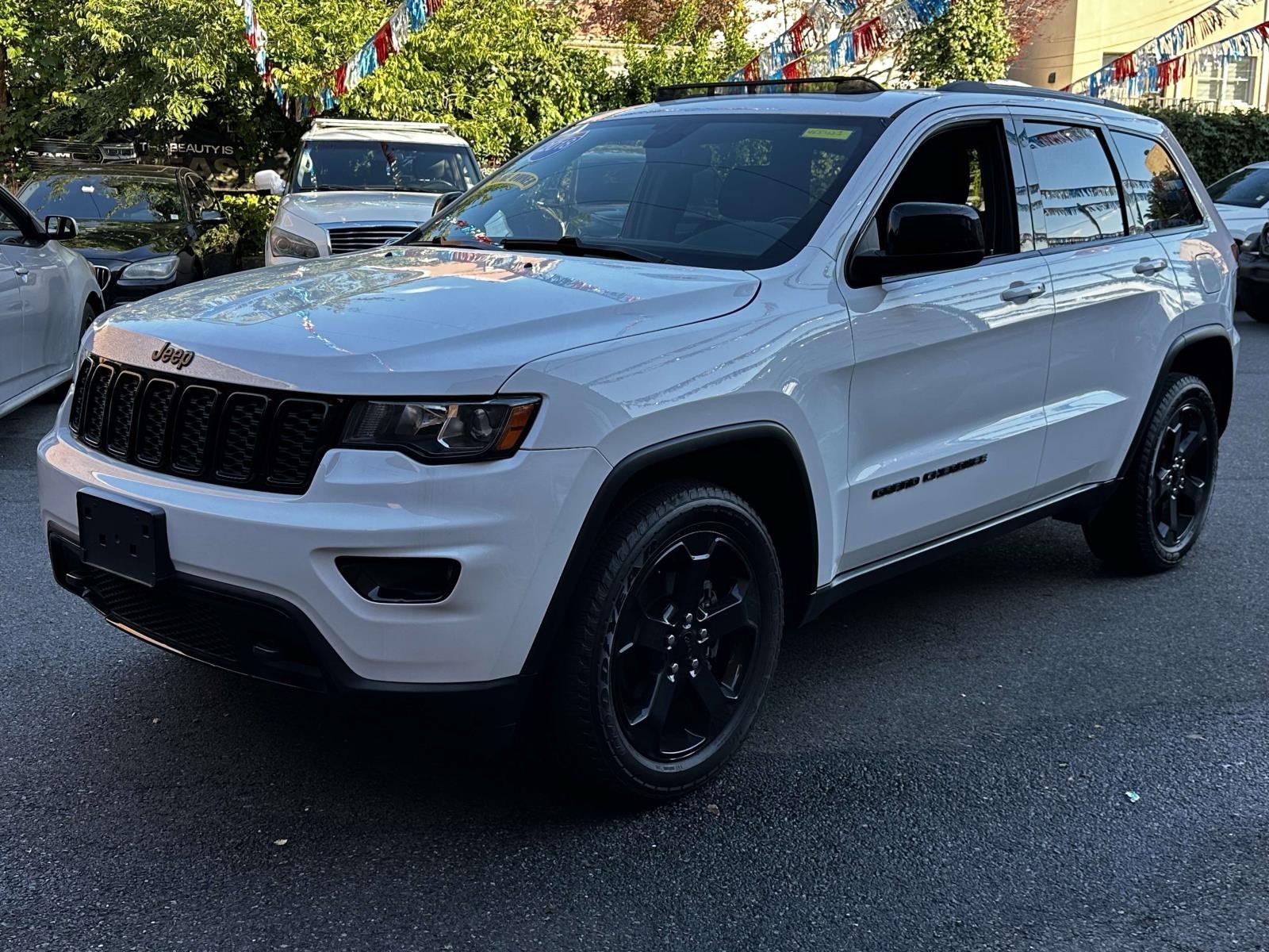 Used 2018 Jeep Grand Cherokee Laredo AWD/4WD image 8