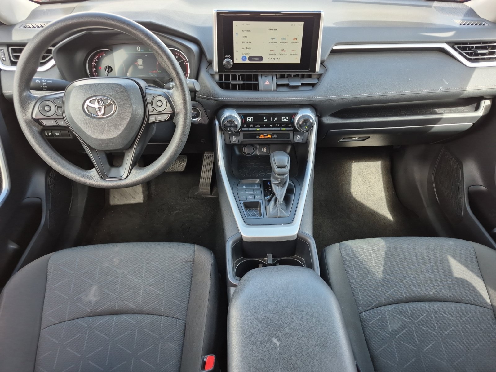 Used 2025 Toyota RAV4 XLE AWD/4WD image 23
