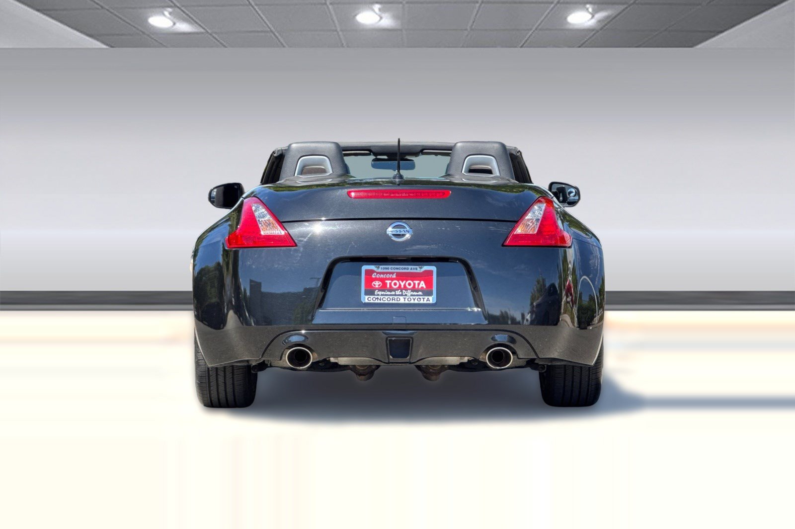Used 2014 Nissan 370Z Roadster RWD image 10
