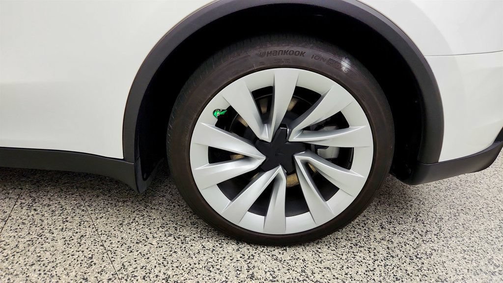 Used 2026 Tesla Model Y AWD image 9