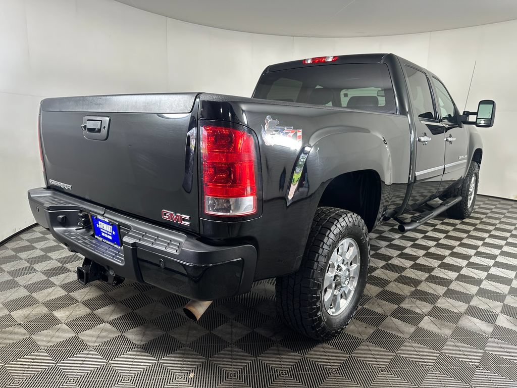 Used 2013 GMC Sierra 2500 Denali w/ Suspension Package, Off-Road AWD/4WD image 5