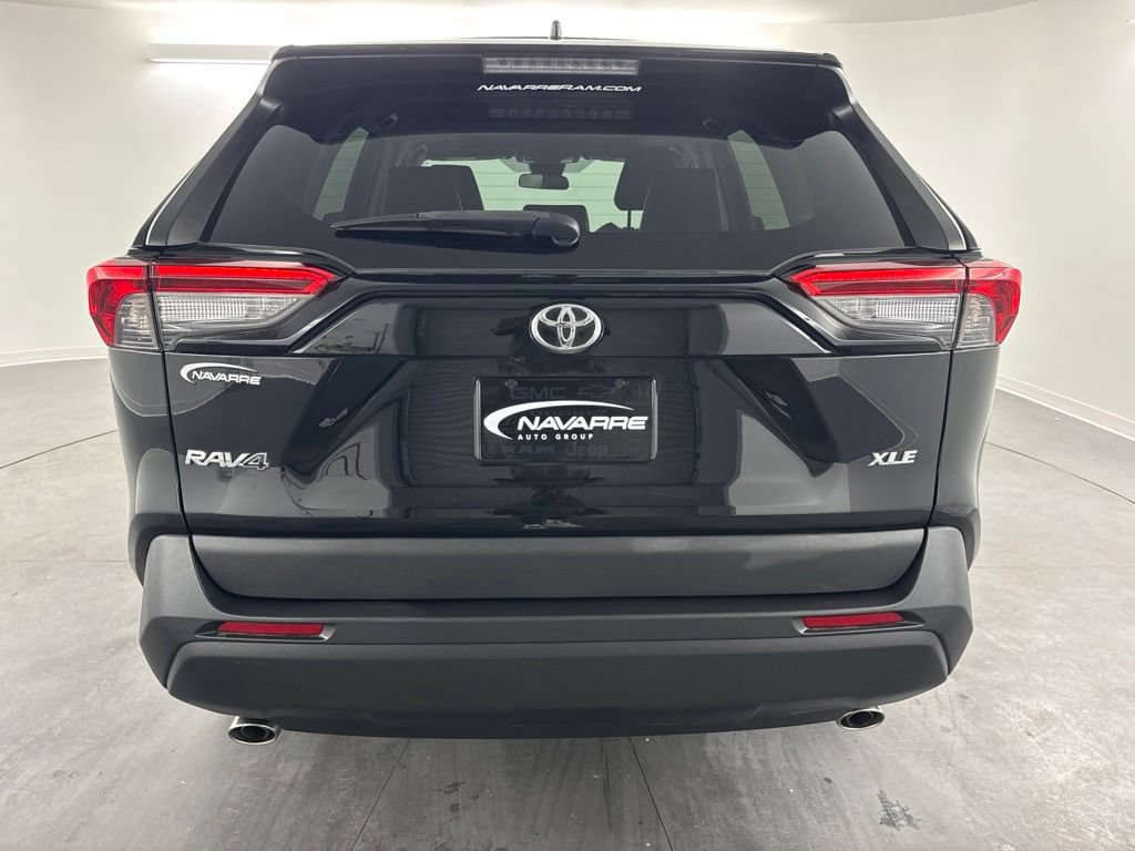 Used 2022 Toyota RAV4 XLE Premium FWD image 8