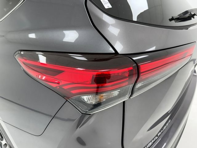 Used 2023 Toyota Highlander XLE FWD image 36
