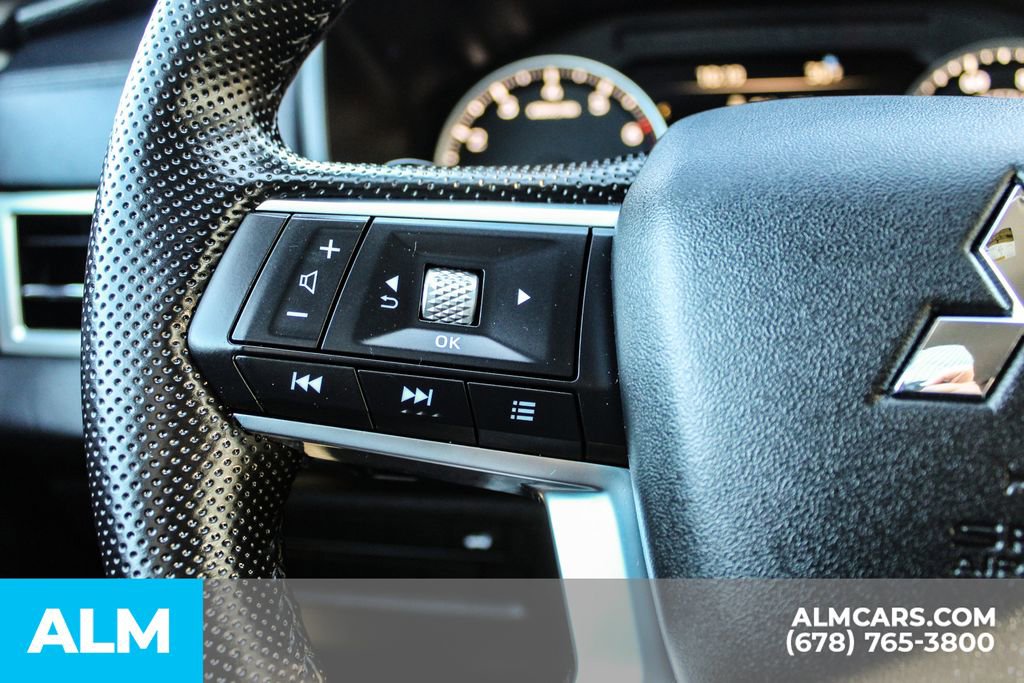 Used 2025 Mitsubishi Outlander SE image 28