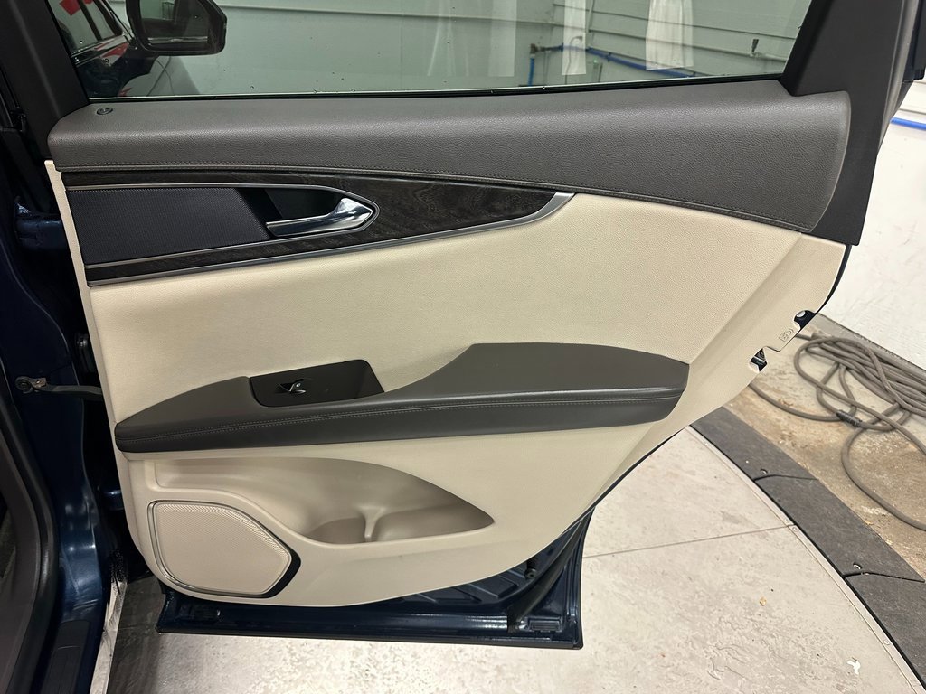 Used 2017 Lincoln MKX Select w/ Select Plus Package image 28