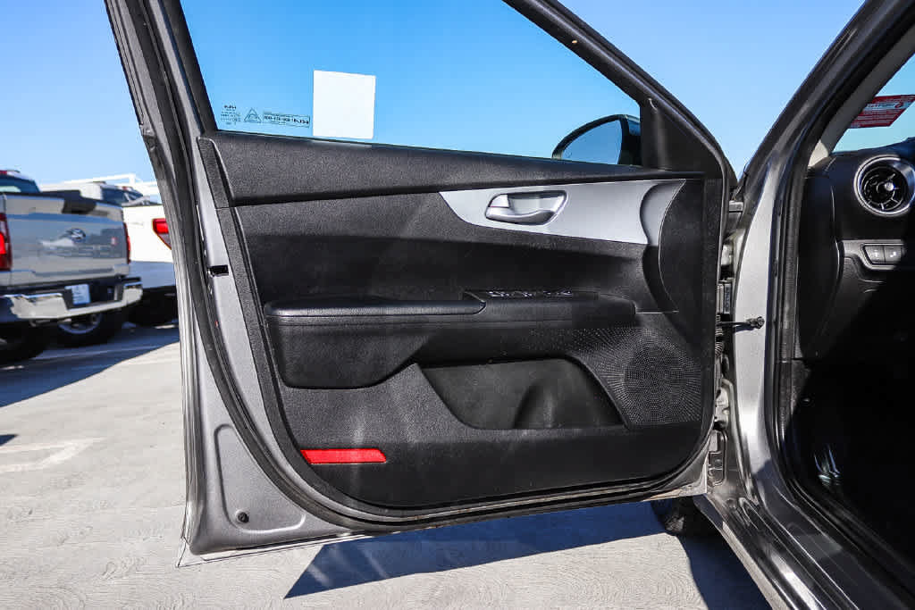 Used 2023 Kia Forte LXS w/ LXS Technology Package FWD image 21