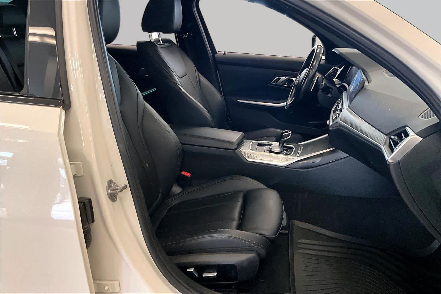 Used 2022 BMW 330e w/ M Sport Package RWD image 8