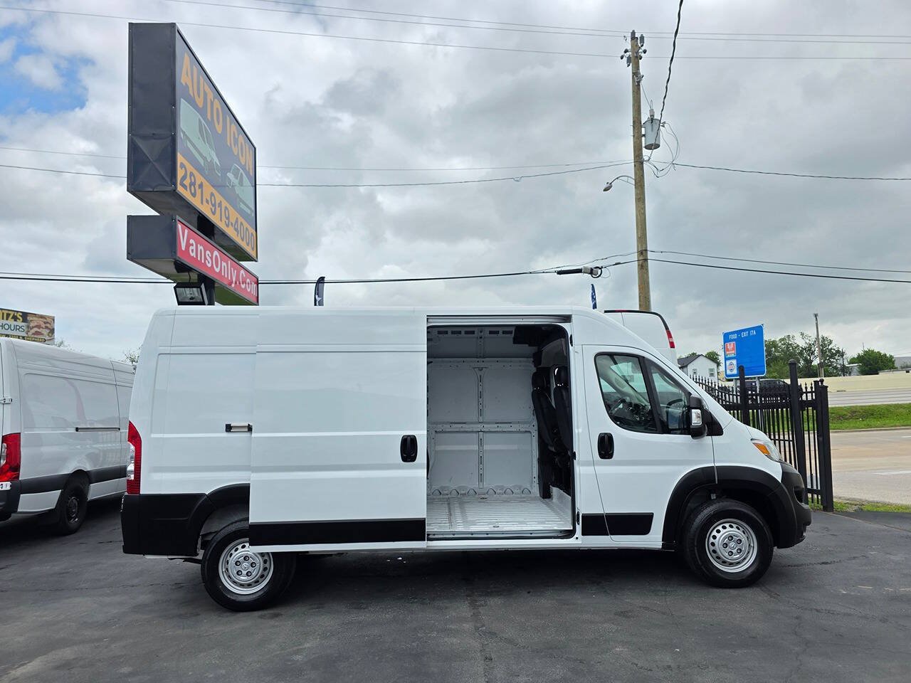 Used 2025 RAM ProMaster 3500 w/ Convenience Group FWD image 5