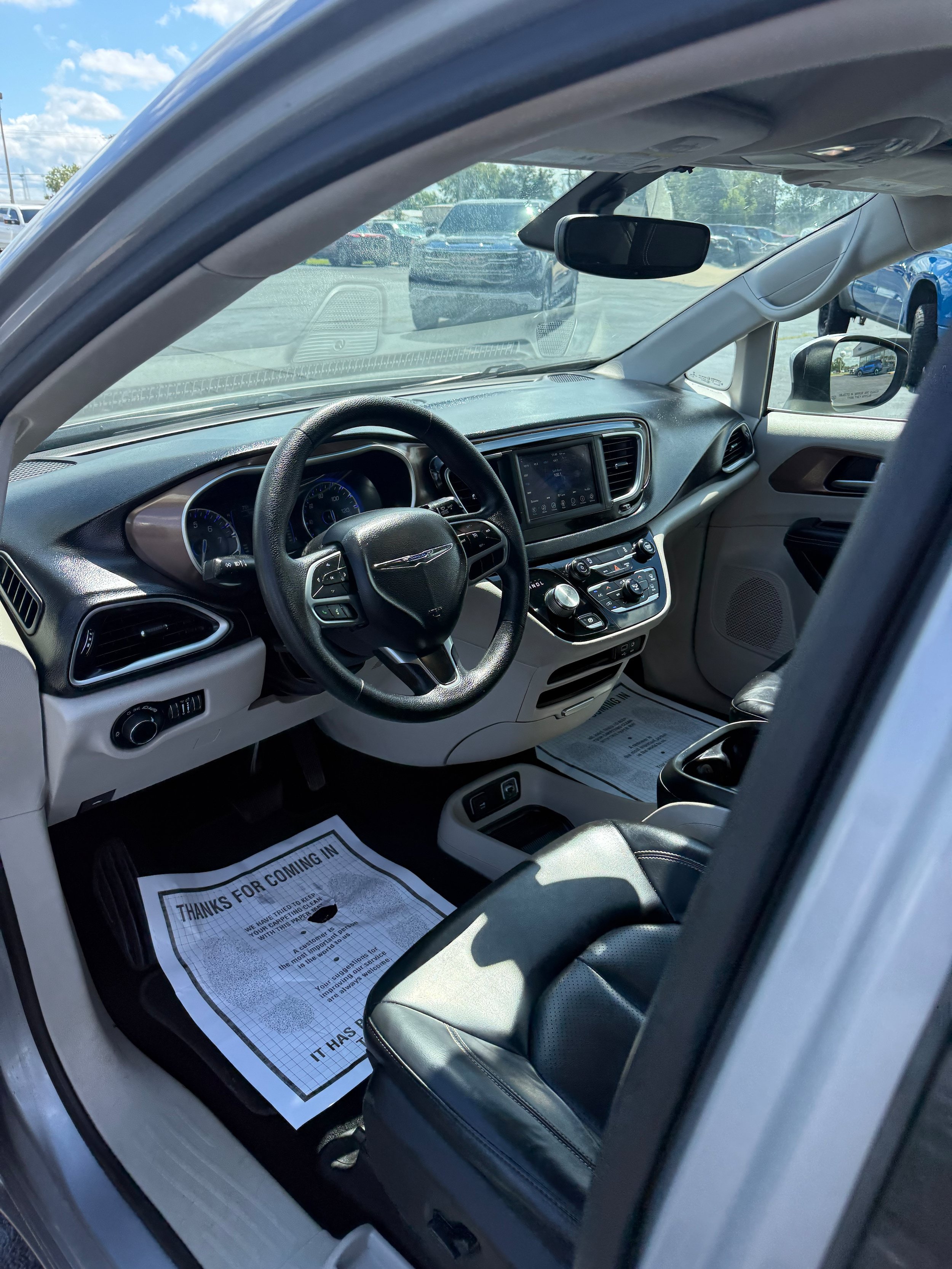 Used 2020 Chrysler Voyager Lxi FWD image 13