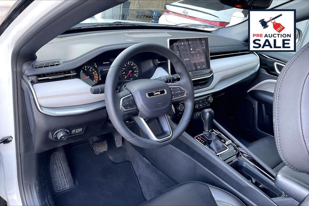 Used 2025 Jeep Compass Limited AWD/4WD image 14