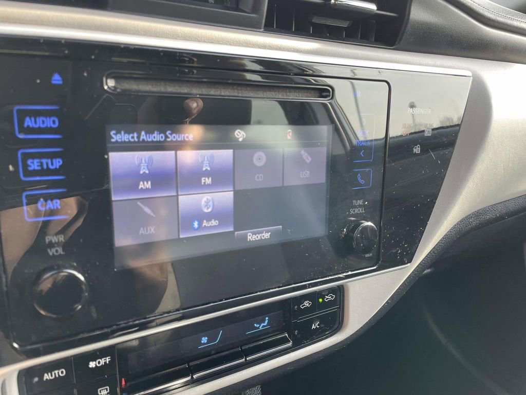 Used 2017 Toyota Corolla LE image 34