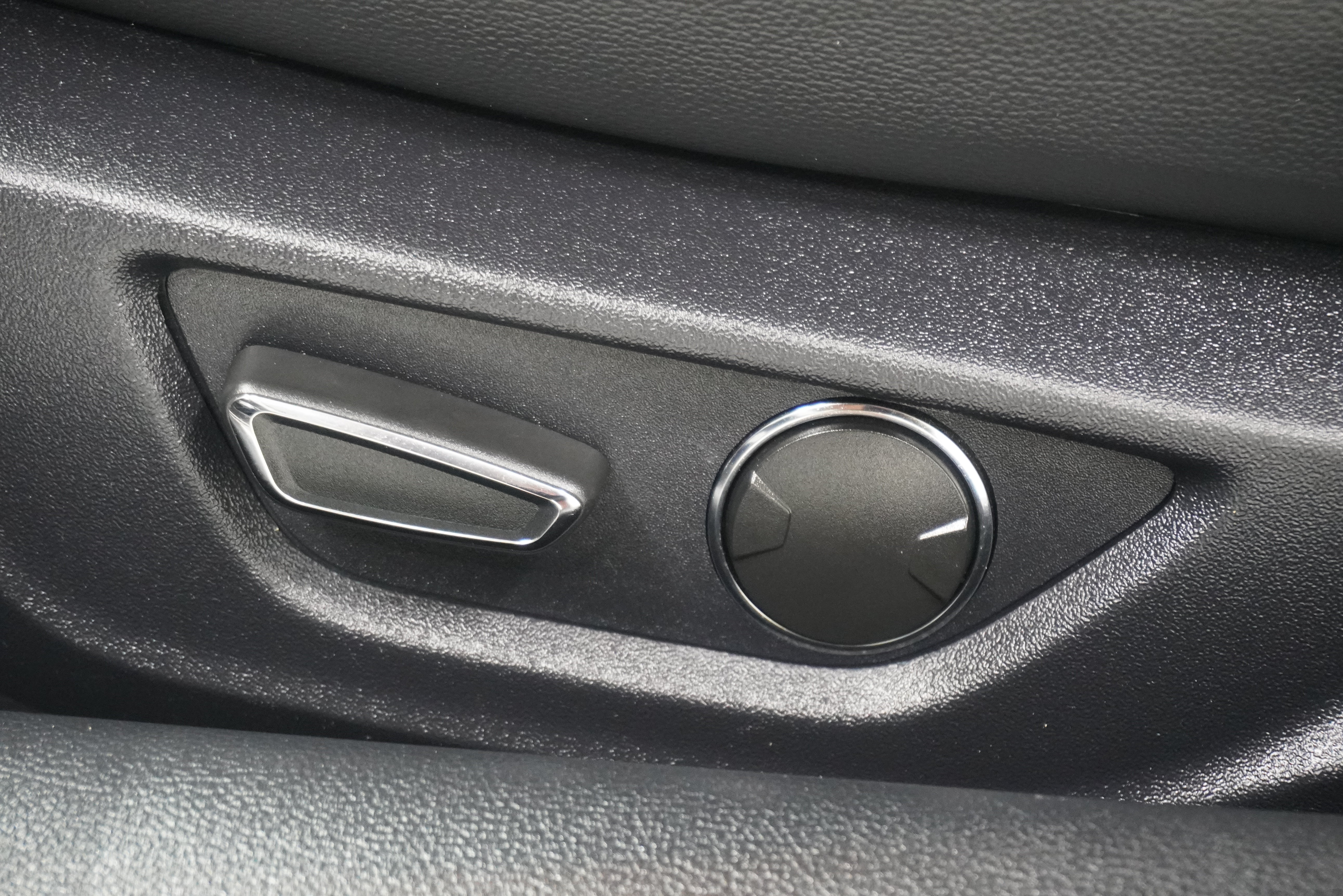 Used 2019 Ford Mustang Premium RWD image 18