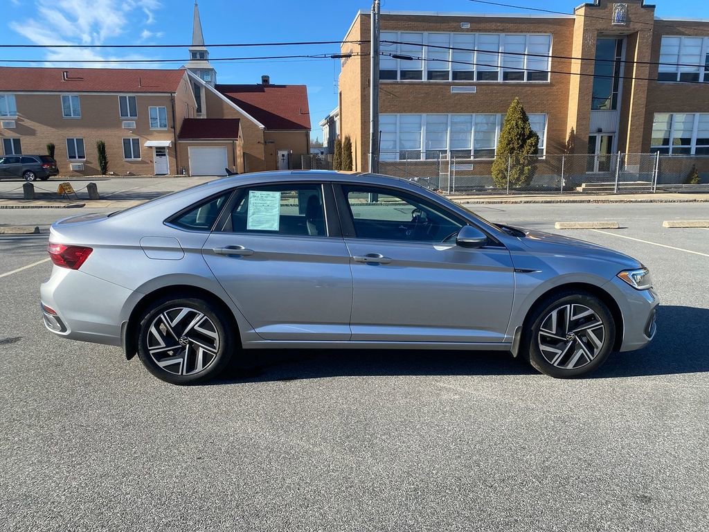 Used 2024 Volkswagen Jetta SEL image 4