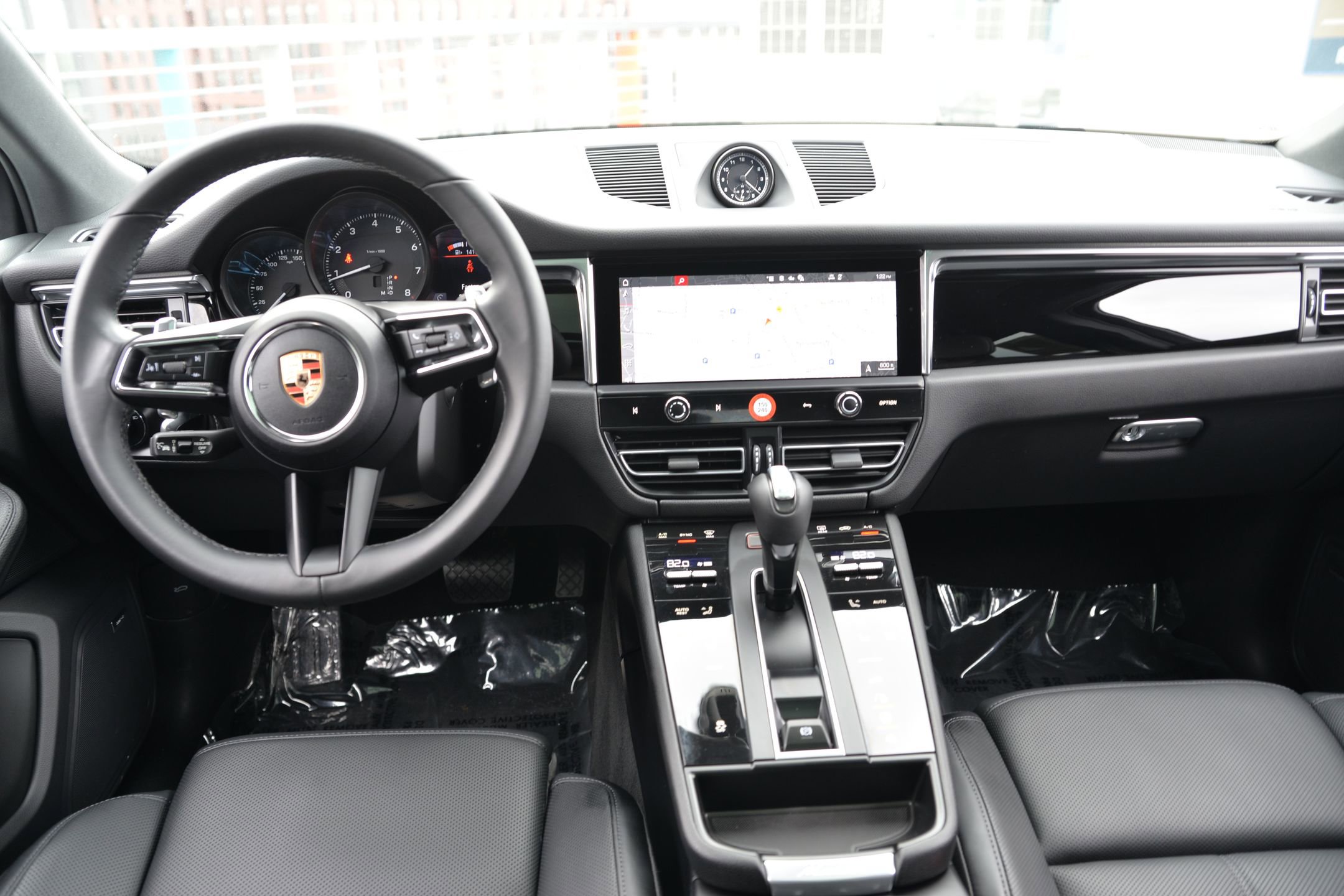 Certified 2025 Porsche Macan image 30