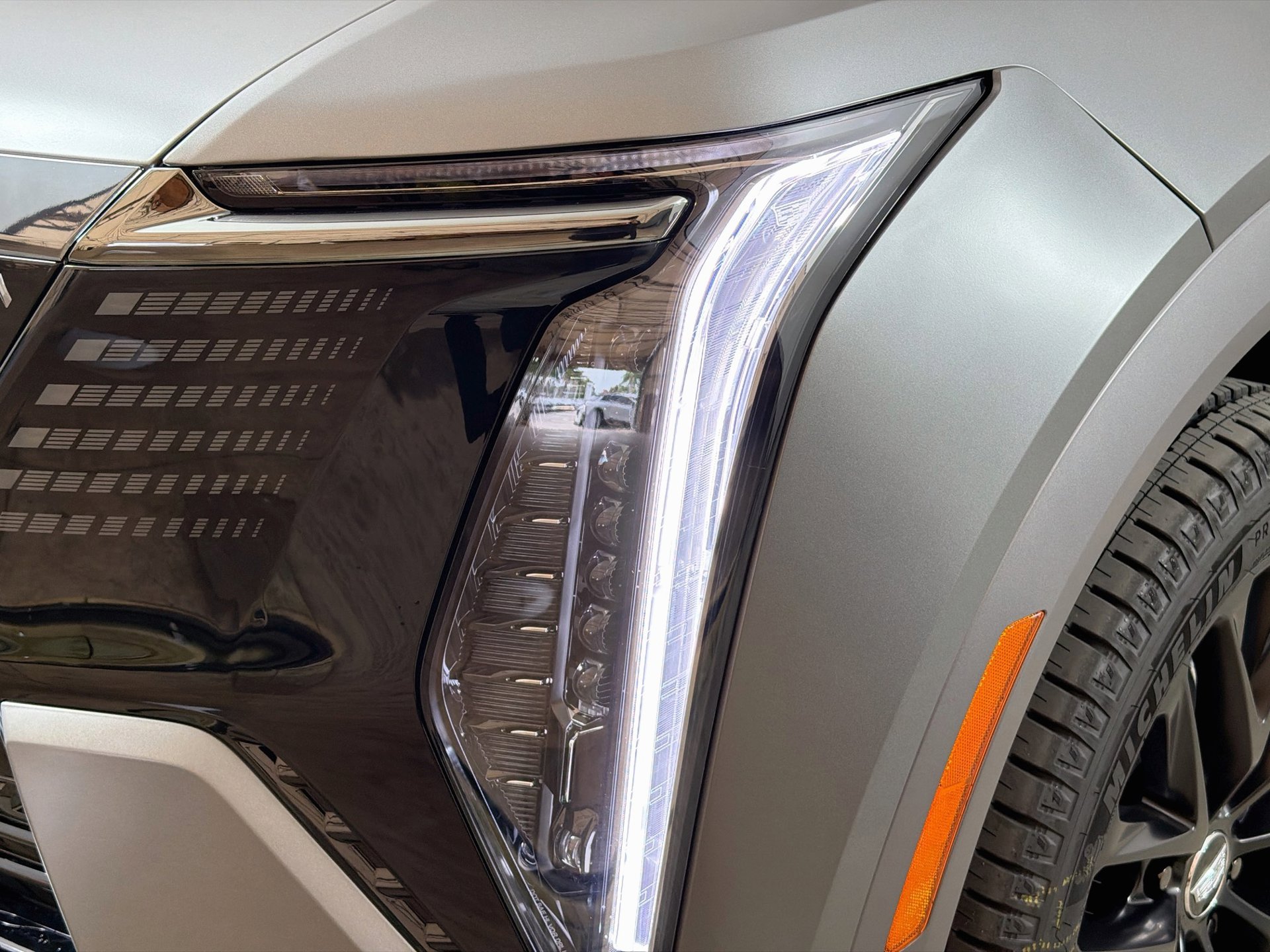 New 2026 Cadillac Escalade IQL Sport 2 w/ LPO, ONYX Package AWD/4WD image 9