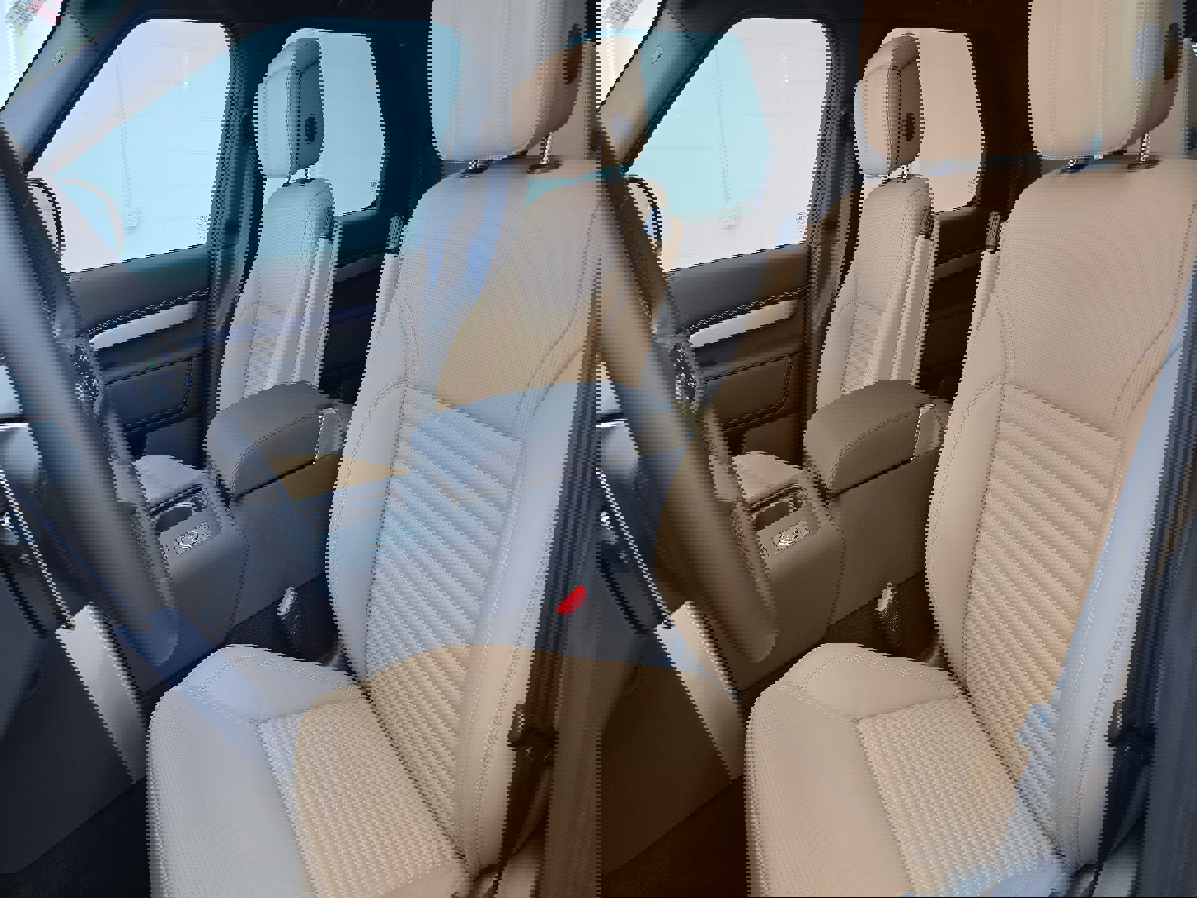 Certified 2025 Land Rover Discovery Dynamic SE image 16