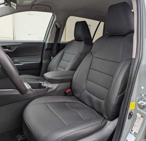 Used 2022 Toyota RAV4 XLE image 16