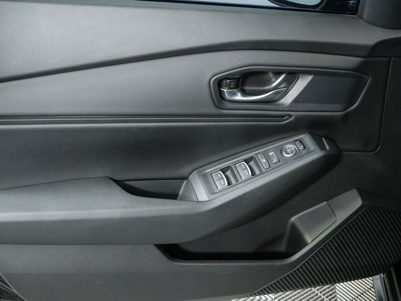 Used 2025 Honda Accord SE image 6