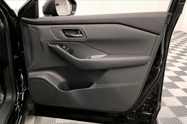 New 2026 Nissan Rogue S image 30